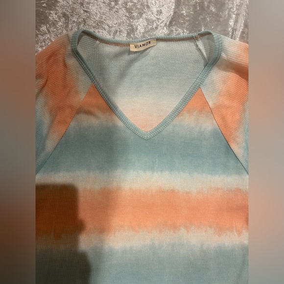 Viamor Short Sleeve Top - Picture 3 of 3